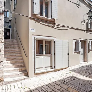 Calnova Apartment