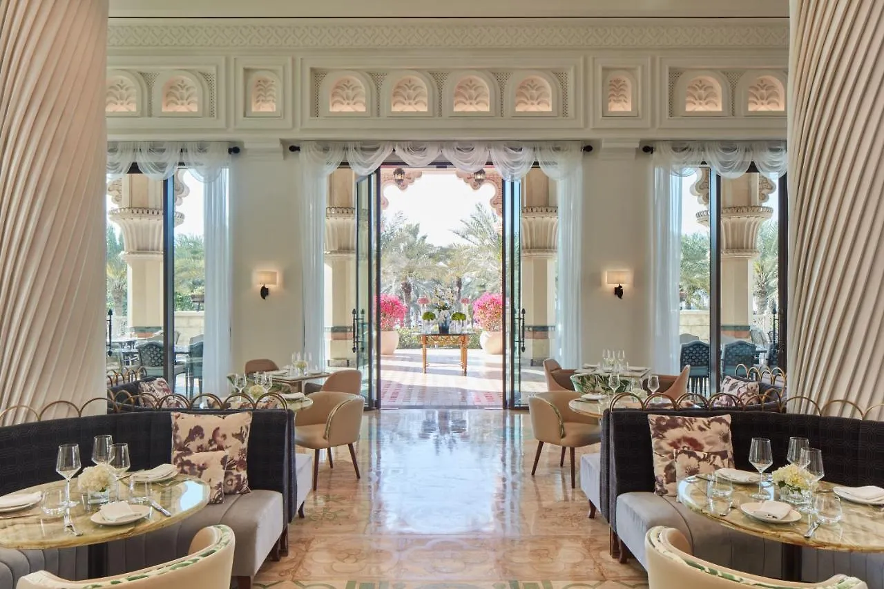 Jumeirah Al Qasr Dubaj 5*,