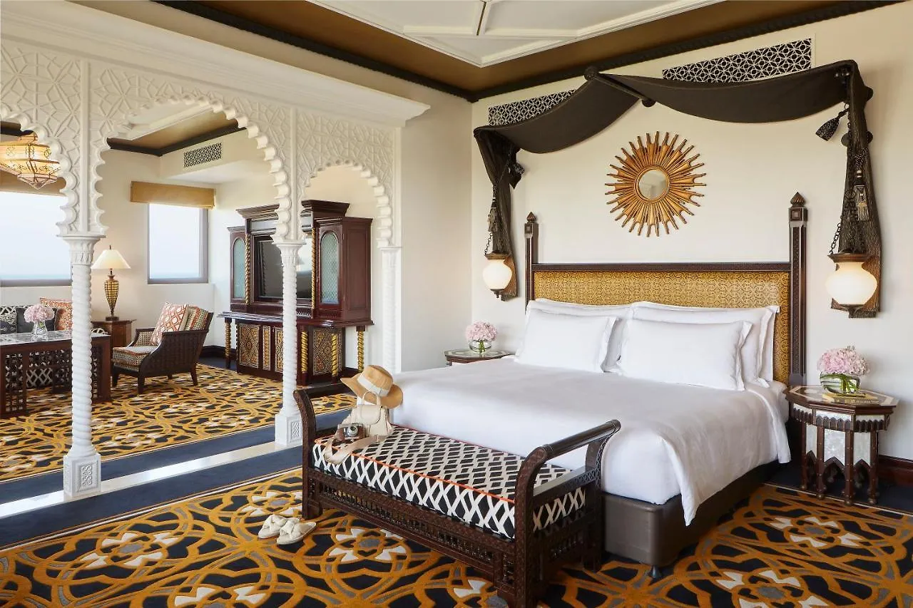 Jumeirah Al Qasr Dubaj 5*,