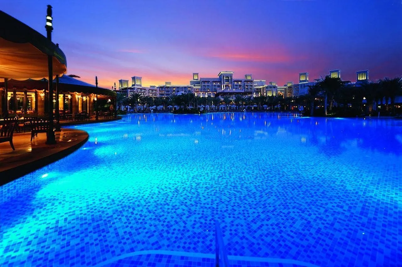 Jumeirah Al Qasr Dubai 5*,