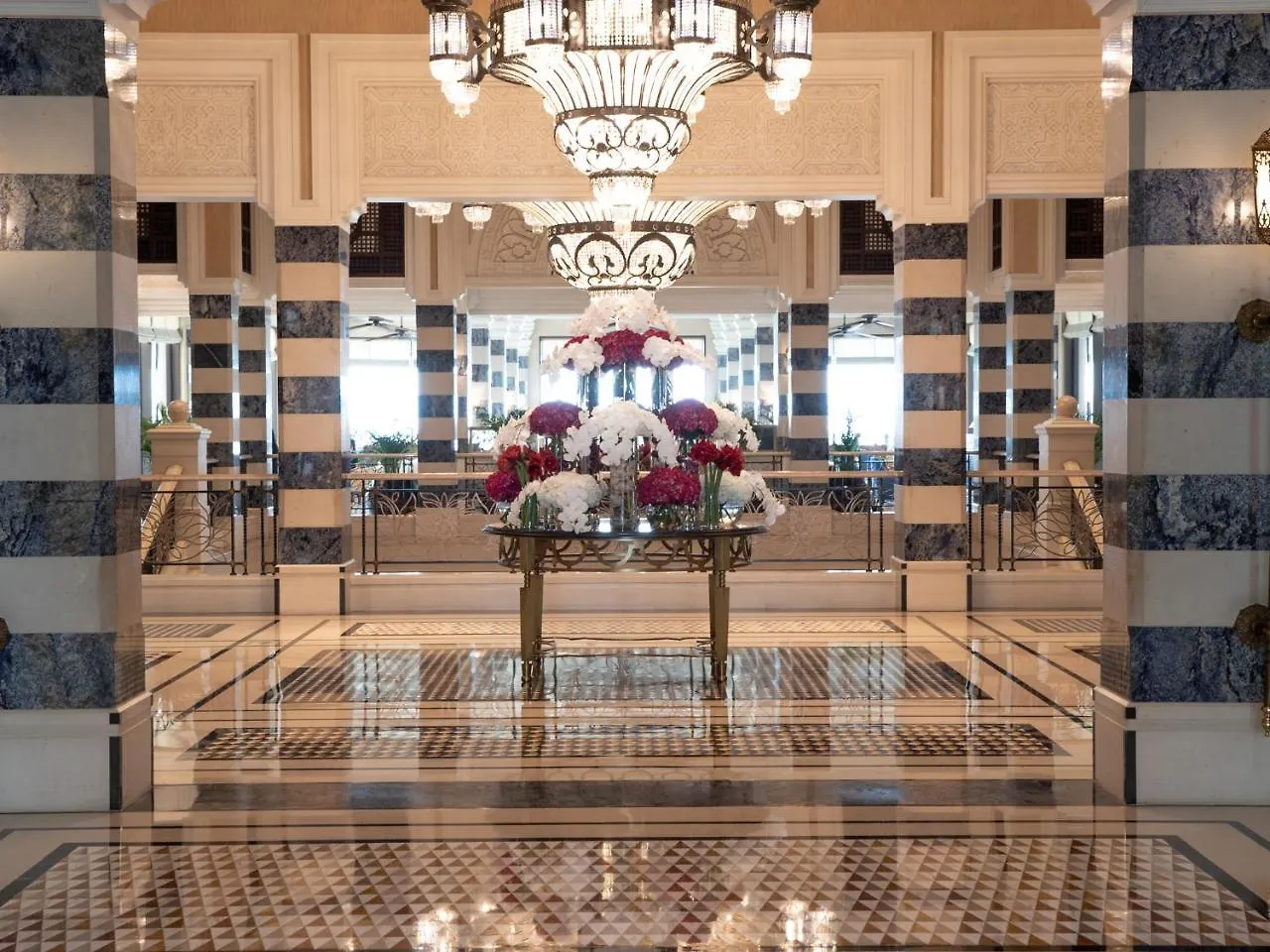 Jumeirah Al Qasr Dubai 5*,