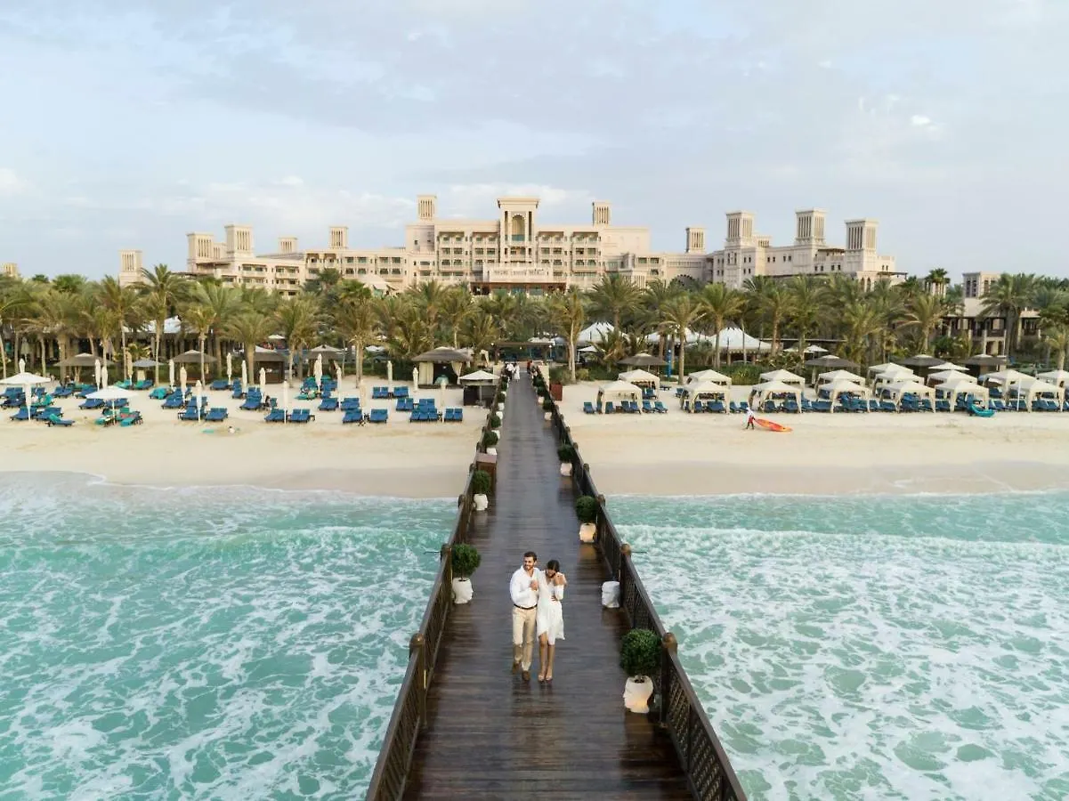 Jumeirah Al Qasr Dubai 5*,