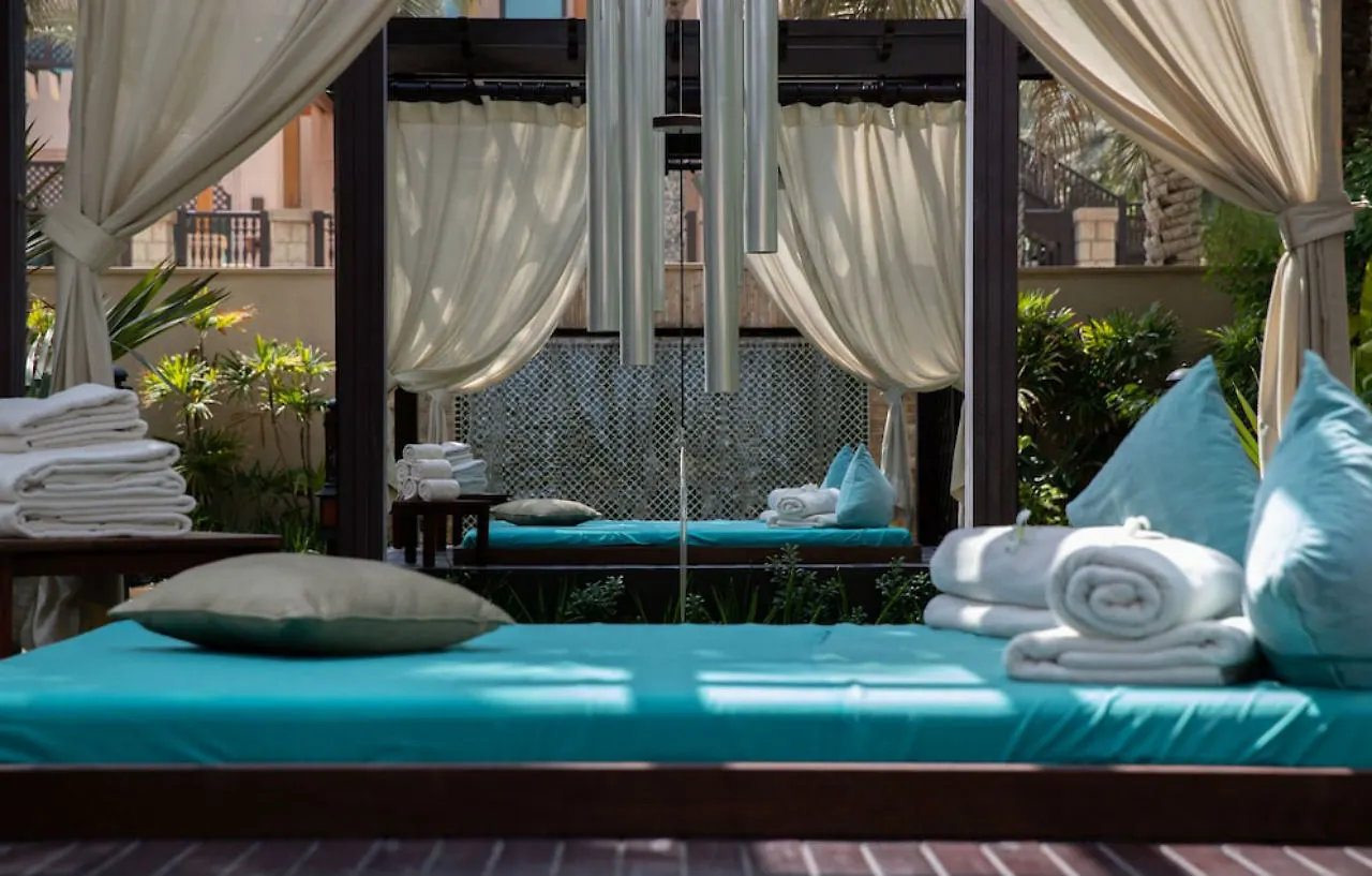 Jumeirah Al Qasr Dubaj 5*,